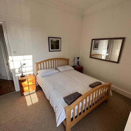 Charming 2-Bedroom Apartment Located In Ayr Bagian luar foto