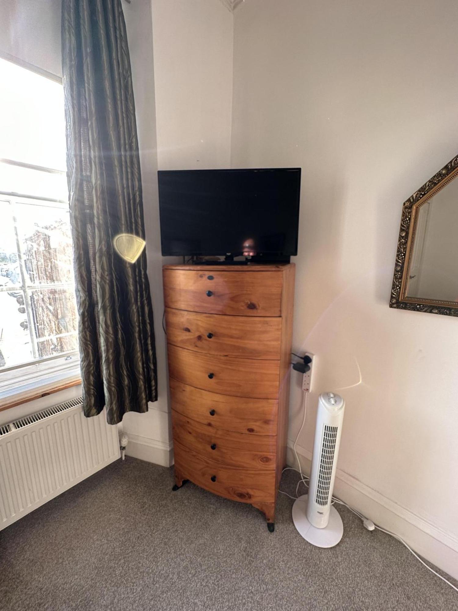 Charming 2-Bedroom Apartment Located In Ayr Bagian luar foto