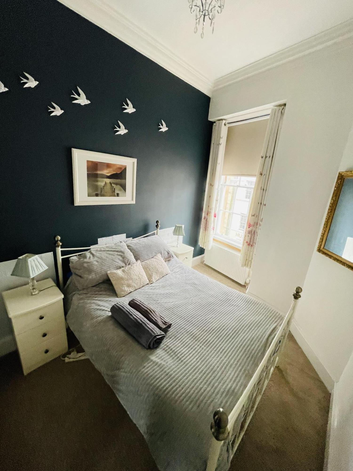Charming 2-Bedroom Apartment Located In Ayr Bagian luar foto