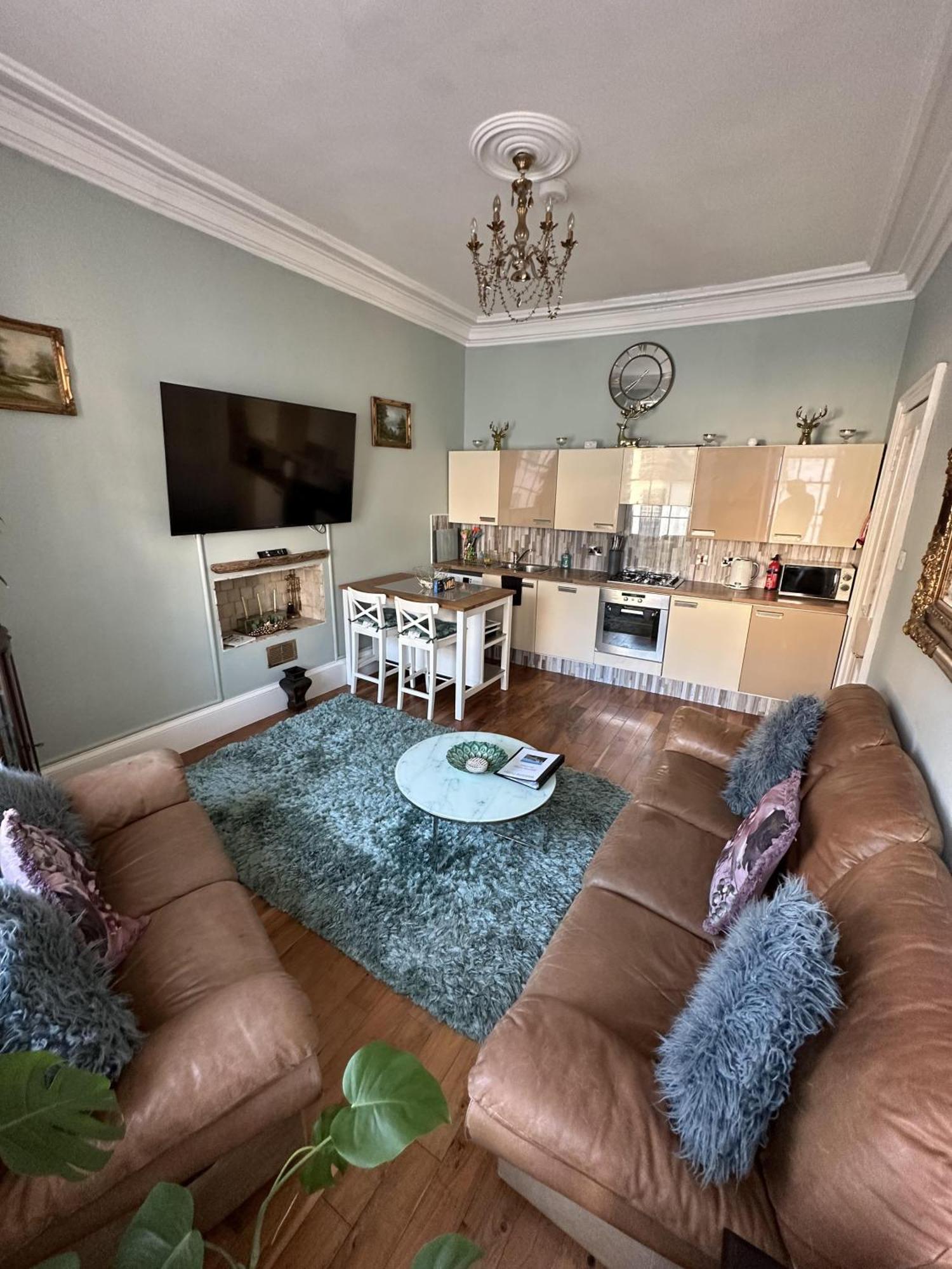 Charming 2-Bedroom Apartment Located In Ayr Bagian luar foto