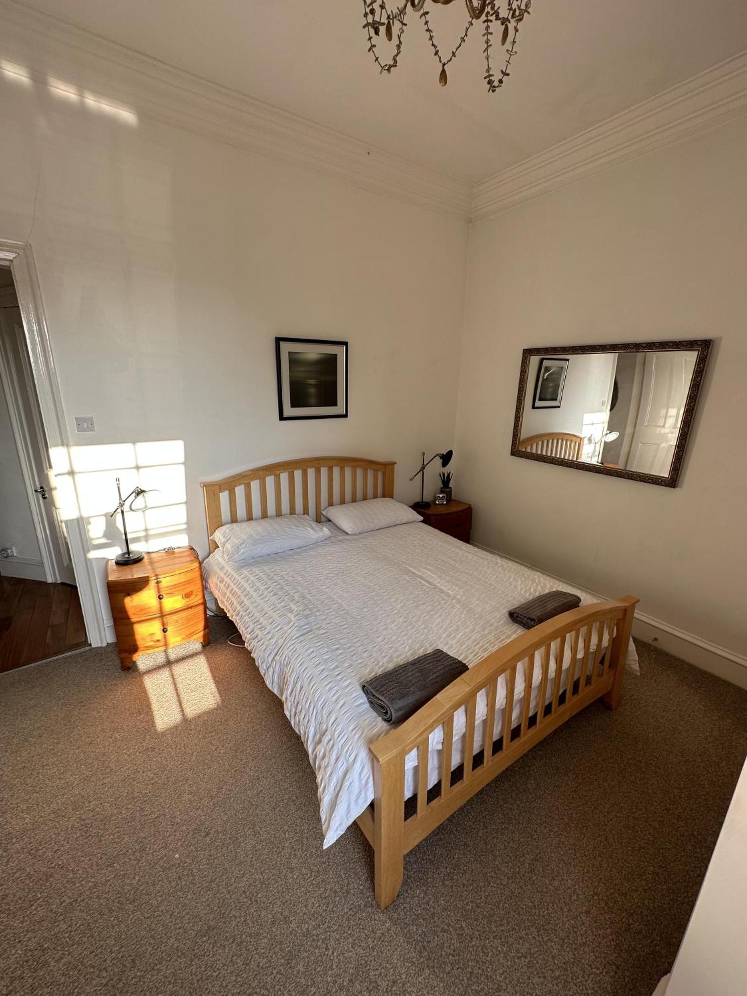 Charming 2-Bedroom Apartment Located In Ayr Bagian luar foto