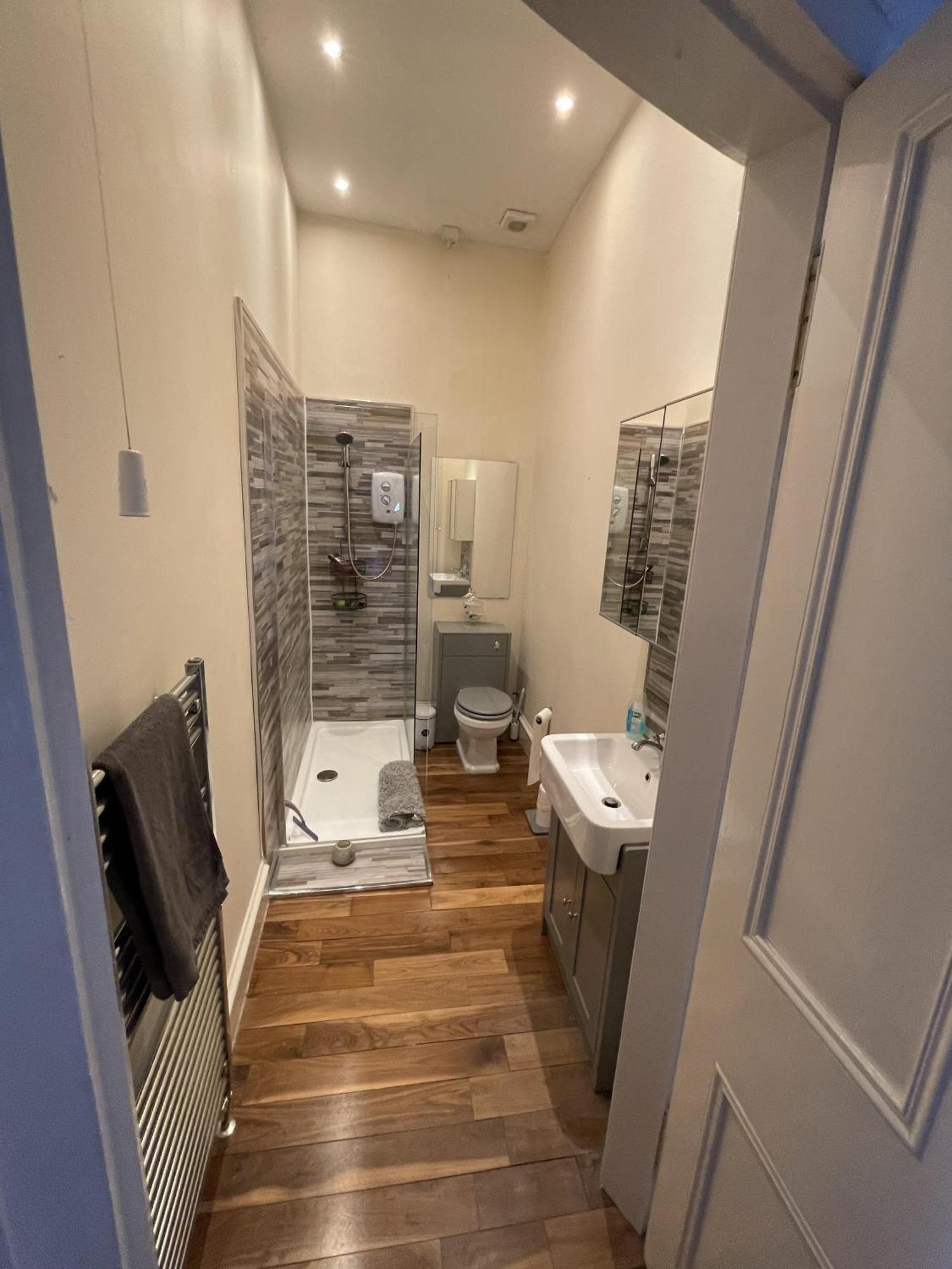 Charming 2-Bedroom Apartment Located In Ayr Bagian luar foto