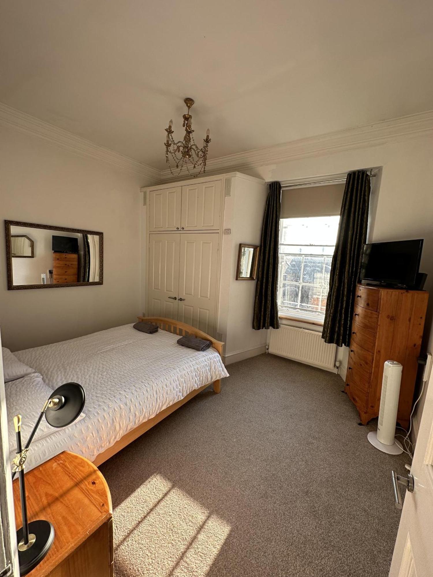 Charming 2-Bedroom Apartment Located In Ayr Bagian luar foto